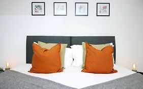 No 49 City Apartments, Perfect For Business And Leisure Stays, 10 Min Drive Into City Centre, Easy Access To Local Transport, 1Br And 2Br Available, Free Parking